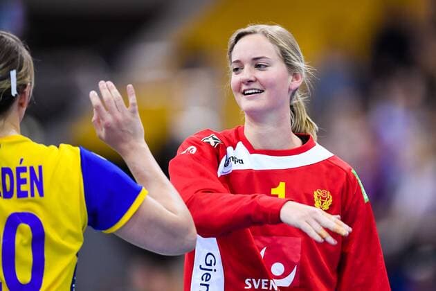 171203 Sveriges malvakt Johanna Bundsen jublar efter matchen mellan Ungern och Sverige under handbolls-VM den 3 december 2017 i Bietigheim Bissingen. Copyright: CARLxSANDIN BB171203CS082