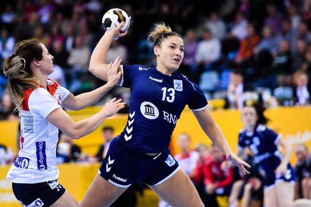 171203 Argentinas Giuliana Gavilan i matchen mellan Argentina och Norge under handbolls-VM den 3 december 2017 i Bietigheim Bissingen. Copyright: CARLxSANDIN BB171203CS102