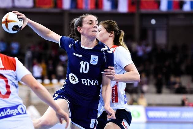 171203 Argentinas Victoria Crivello i matchen mellan Argentina och Norge under handbolls-VM den 3 december 2017 i Bietigheim Bissingen. Copyright: CARLxSANDIN BB171203CS105
