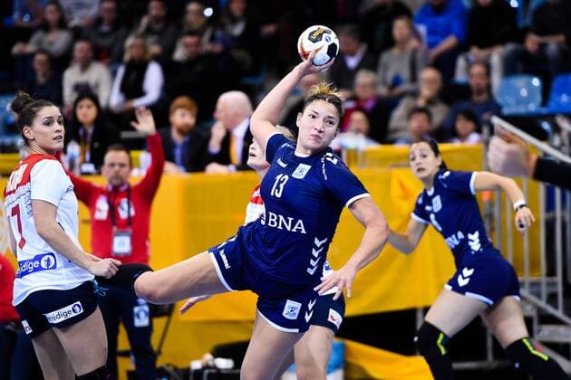 171203 Argentinas Giuliana Gavilan i matchen mellan Argentina och Norge under handbolls-VM den 3 december 2017 i Bietigheim Bissingen. Copyright: CARLxSANDIN BB171203CS106