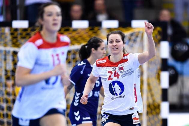 171203 Norges Sanna Charlotte Solberg jublar i matchen mellan Argentina och Norge under handbolls-VM den 3 december 2017 i Bietigheim Bissingen. Copyright: CARLxSANDIN BB171203CS107