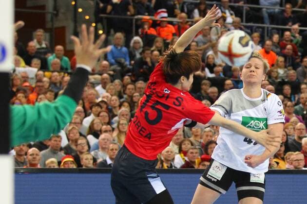 Germany Deutschland vs. Korea Suedkorea, 03.12.2017 23rd IHF Women s Handball World Championship WM Weltmeisterschaft Germany 2017, Preliminary round, Group D, Germany vs. Korea, Arena Leipzig. Handball Weltmeisterschaft der Frauen, Vorrunde, Gruppe D, Deutschland vs. Suedkorea. Im Bild: Friederike Gubernatis ( 42, GER).