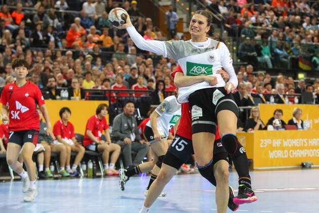 Germany Deutschland vs. Korea Suedkorea, 03.12.2017 23rd IHF Women s Handball World Championship WM Weltmeisterschaft Germany 2017, Preliminary round, Group D, Germany vs. Korea, Arena Leipzig. Handball Weltmeisterschaft der Frauen, Vorrunde, Gruppe D, Deutschland vs. Suedkorea. Im Bild: Julia Behnke ( 13, GER).