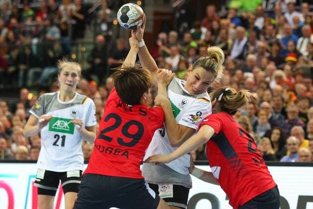 Germany Deutschland vs. Korea Suedkorea, 03.12.2017 23rd IHF Women s Handball World Championship WM Weltmeisterschaft Germany 2017, Preliminary round, Group D, Germany vs. Korea, Arena Leipzig. Handball Weltmeisterschaft der Frauen, Vorrunde, Gruppe D, Deutschland vs. Suedkorea. Im Bild: Angie Geschke ( 26, GER).