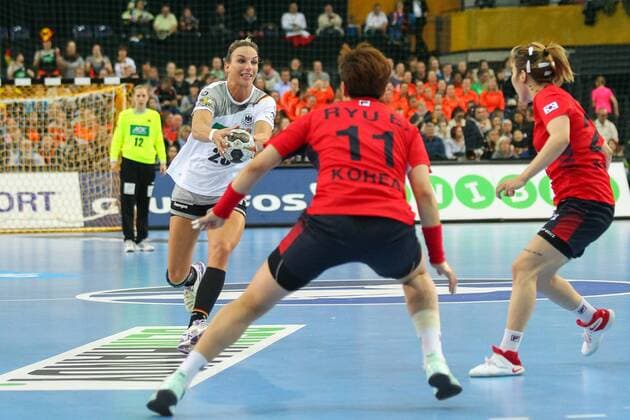Germany Deutschland vs. Korea Suedkorea, 03.12.2017 23rd IHF Women s Handball World Championship WM Weltmeisterschaft Germany 2017, Preliminary round, Group D, Germany vs. Korea, Arena Leipzig. Handball Weltmeisterschaft der Frauen, Vorrunde, Gruppe D, Deutschland vs. Suedkorea. Im Bild: Angie Geschke ( 26, GER).