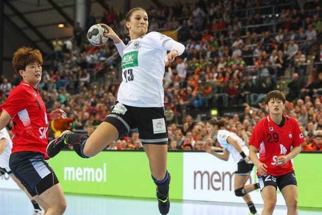 Germany Deutschland vs. Korea Suedkorea, 03.12.2017 23rd IHF Women s Handball World Championship WM Weltmeisterschaft Germany 2017, Preliminary round, Group D, Germany vs. Korea, Arena Leipzig. Handball Weltmeisterschaft der Frauen, Vorrunde, Gruppe D, Deutschland vs. Suedkorea. Im Bild: Julia Behnke ( 13, GER).