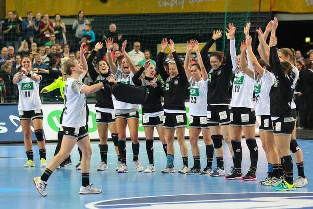 Germany Deutschland vs. Korea Suedkorea, 03.12.2017 23rd IHF Women s Handball World Championship WM Weltmeisterschaft Germany 2017, Preliminary round, Group D, Germany vs. Korea, Arena Leipzig. Handball Weltmeisterschaft der Frauen, Vorrunde, Gruppe D, Deutschland vs. Suedkorea. Im Bild: Friederike Gubernatis, best player again, Beste Spielerin, Team, Germany, Jubel.