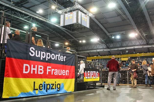 Germany Deutschland vs. Korea Suedkorea, 03.12.2017 23rd IHF Women s Handball World Championship WM Weltmeisterschaft Germany 2017, Preliminary round, Group D, Germany vs. Korea, Arena Leipzig. Handball Weltmeisterschaft der Frauen, Vorrunde, Gruppe D, Deutschland vs. Suedkorea. Im Bild: Fans, Supporter, Zuschauer, Spectators, Germany, Fahne, Flagge, Flag.