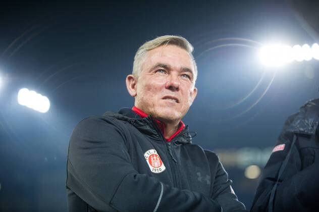 Trainer Olaf JANSSEN (Pauli) Fussball 2. Bundesliga, 16. Spieltag, Arminia Bielefeld (BI) - FC St. Pauli (Pauli), am 1.12.2017 in Bielefeld Deutschland. Â