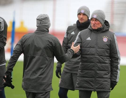 201712004, 1.CL, FC Bayern Abschlusstraining, Säbenerstrasse Muenchen, Fussball, im Bild: Franck Ribery (FCB) begrüsst FCB Trainer Jupp Heynckes (FCB)