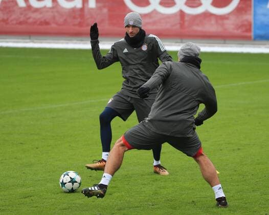 201712004, 1.CL, FC Bayern Abschlusstraining, Säbenerstrasse Muenchen, Fussball, im Bild: Thomas Mueller (FCB) vs Mats Hummels (FCB)