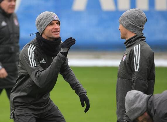 201712004, 1.CL, FC Bayern Abschlusstraining, Säbenerstrasse Muenchen, Fussball, im Bild: Thomas Mueller (FCB) und Joshua Kimmich (FCB)