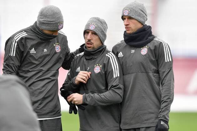 v.re:Thomas MUELLER (MÜLLER,Bayern Muenchen),Franck RIBERY (Bayern Muenchen),Sven ULREICH,Torwart (FC Bayern Muenchen) Abschlusstraining FC Bayern Muenchen vor dem Champions League Spiel gegen Paris St.Germain. Trainingsgelaende an der Saebener Strasse, Fussball,am 04.12.2017.