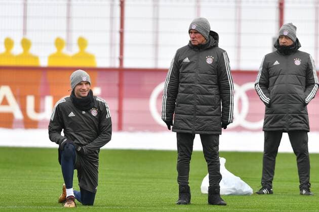 v.li:Thomas MUELLER (MÜLLER,Bayern Muenchen),Jupp HEYNCKES (Trainer Bayern Muenchen). Abschlusstraining FC Bayern Muenchen vor dem Champions League Spiel gegen Paris St.Germain. Trainingsgelaende an der Saebener Strasse, Fussball,am 04.12.2017.