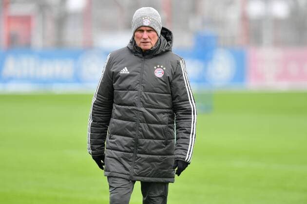 Jupp HEYNCKES (Trainer Bayern Muenchen), Einzelbild,angeschnittenes Einzelmotiv,Halbfigur,halbe Figur. Abschlusstraining FC Bayern Muenchen vor dem Champions League Spiel gegen Paris St.Germain. Trainingsgelaende an der Saebener Strasse, Fussball,am 04.12.2017.