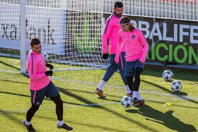 Atletico Madrid s players Lucas Hernandez (L), Filipe Luis (C) and Diego Costa take part in a training session at the team s Wanda facilities in Madrid, Spain, on 04 December 2017. Atletico Madrid will face Chelsea in a UEFA Champions League groups stage soccer match on 05 December. Atletico Madrid training session !ACHTUNG: NUR REDAKTIONELLE NUTZUNG!  Copyright: xRodrigoxJimenezx GRAF3446 20171204-636479881680030184