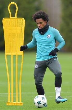 Chelsea Training Session Willian during the Chelsea Training Session at their Training Ground in Cobham, UK. Content Not Available For UK Newspapers Copyright: xSimonxDaelx FIL-11048-0023