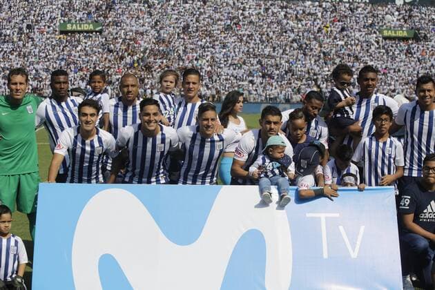 December 3, 2017 - Lima, PeroÆ’Ã‚Â - LA VICTORIA 3 DE DICIEMBRE DE 2017.Alianza Lima rompio la sequia de titulos, esa que llenaba de frustraciones a los seguidores mas fieles. El equipo blanquiazul vuelve a ser campeon luego de once aNos tras ganar el Torneo Apertura y Clausura del presente aNo...FOTOS: ALONSO CHERO Latino News - December 3, 2017  - ZUMAp94_ 20171203_zaf_p94_001 Copyright: xElxComerciox