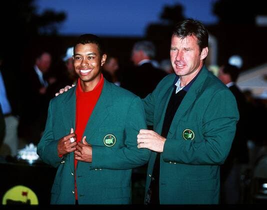 Tiger Woods Golf Masters 1997 in Augusta USA am 14.04.1997. Tiger Woods erster Masters Sieg.Green Jacket wird von Nick Faldo überreicht. , Augusta USA