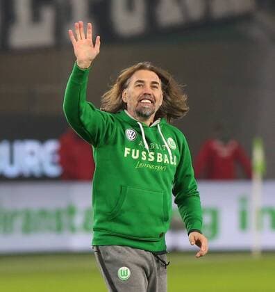 VfL vs M gladbach, 1. BL Wolfsburg, 03.12.2017, FUßBALL - VfL Wolfsburg vs Borussia Mönchengladbach, 1. Bundesliga, Saison 2017-2018, Volkswagen Arena. Bild zeigt: Cheftrainer Martin Schmidt (VfL Wolfsburg) Schlussjubel Wolfsburg