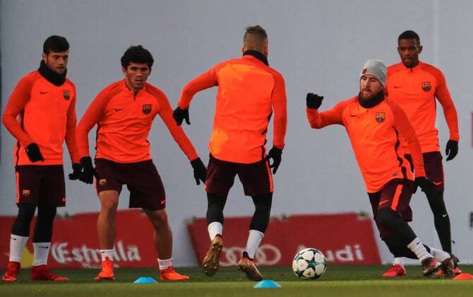 (L-R) FC Barcelona Barca s players Spanish striker Jose Arnaiz, Spanish midfielder Carles Alena, Argentinean striker Leo Messi and Portuguese defender Nelson Semedo attend a training session of the team at the Joan Gamper facilities in Barcelona, Spain, 4 December 2017. Barcelona will face Sporting on a Champions League match on 5 December 2017. FC Barcelona training session !ACHTUNG: NUR REDAKTIONELLE NUTZUNG!  Copyright: xAlejandroxGarciax GRAF3887 20171204-636480135569703634
