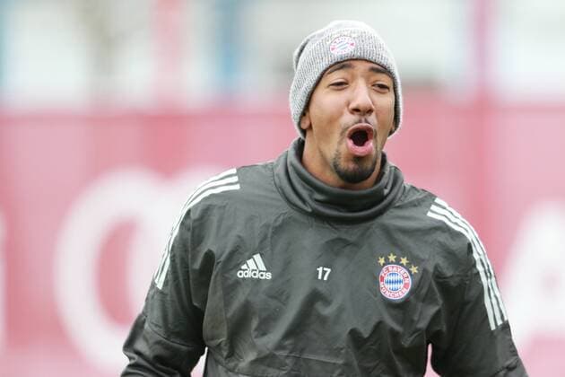 Jerome Boateng gut gelaunt Fussball FC Bayern München 04.12.2017 Training vor dem CL-Spiel gegen Paris Saint-Germain