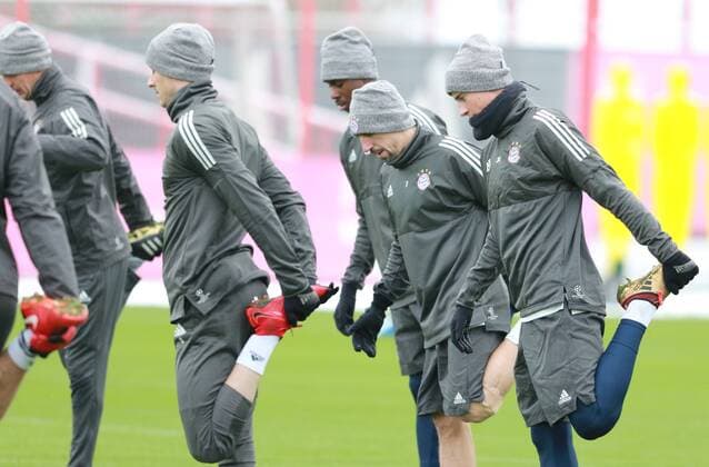 v.r.: James, Ribery, Lewandowski beim Aufwärmen Fussball FC Bayern München 04.12.2017 Training vor dem CL-Spiel gegen Paris Saint-Germain