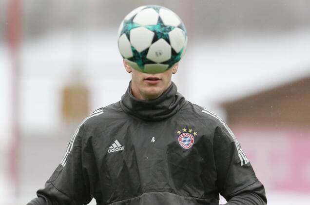 Niklas Süle am Ball Fussball FC Bayern München 04.12.2017 Training vor dem CL-Spiel gegen Paris Saint-Germain