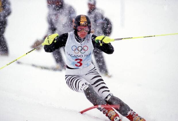 Katja Seizinger Ski Alpin. Olympia 1998 in Nagano 08.02.1998. Goldmedaille in Abfahrt und Kombination. Bronzemedaille im RSL. Aktion Slalom , Nagano Japan *** Katja Seizinger Ski Alpin Olympia 1998 in Nagano 08 02 1998 Gold medal in downhill and combination Bronze medal in the RSL action Slalom Nagano Japan