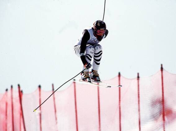 Katja Seizinger Ski Alpin. Olympia 1998 in Nagano 08.02.1998. Goldmedaille in Abfahrt, Kombination und Bronzemedaille im RSL. Aktion Abfahrt. , Nagano Japan *** Katja Seizinger Ski Alpin Olympia 1998 in Nagano 08 02 1998 Gold medal in downhill combination and bronze medal in the RSL action downhill Nagano Japan