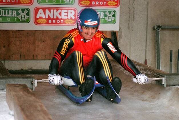Georg Hackl Rodeln. 01.02.2000 in Koenigssee. Aktion am Start. , Koenigssee Deutschland *** Georg Hackl Tobogganing 01 02 2000 in Koenigssee Action at the start Koenigssee Germany