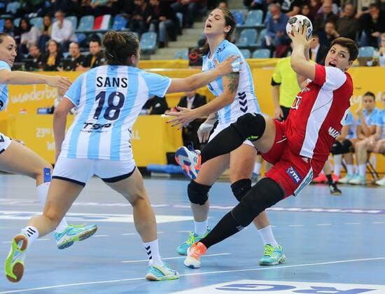 05.12.2017, Deutschland, Bietigheim, Handball Weltmeisterschaft der Frauen: Länderspiel Ungarn vs. Argentinien: Szabina MAyer (HUN, rechts)