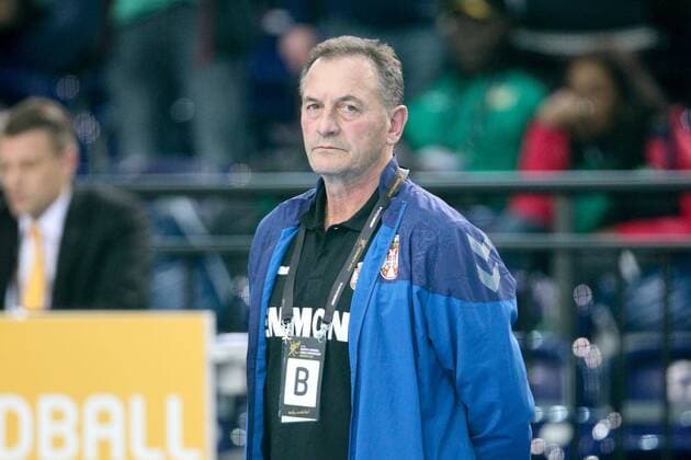 Deutschland - Serbien Handball Frauen WM Leipzig, 05.12.2017, Arena Leipzig, Weltmeisterschaft 2017, Handball Frauen Vorrunde Gruppe D. , Deutschland ( GER) vs Serbien ( SRB) Im Bild: Trainer Ljubomir OBRADOVIC (Serbien) ,