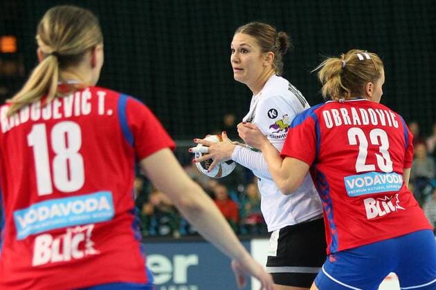 Germany Deutschland vs. Serbien Serbia, 05.12.2017 23rd IHF Women s Handball World Championship WM Weltmeisterschaft Germany 2017, Preliminary round, Group D, Germany vs. Serbia, Arena Leipzig. Handball Weltmeisterschaft der Frauen, Vorrunde, Gruppe D, Deutschland vs. Serbien. Im Bild: Julia Behnke ( 13, GER).