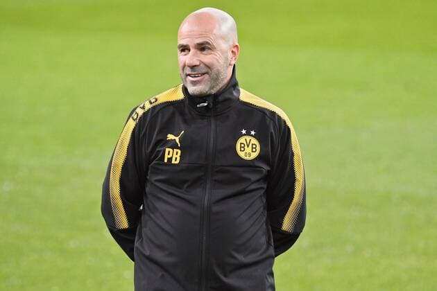 Borussia Dortmund Training Borussia Dortmund manager Peter Bosz during training at the Estadio Santiago Bernabeu, Madrid Content Not Available For UK Newspapers Copyright: xKristianxKanex FIL-11056-0002
