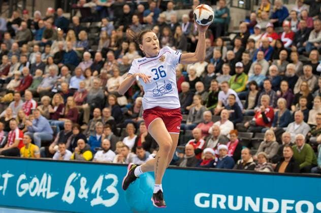 Iuliia Managarova (Russland, Russia, 36) beim Wurf, throws the ball, Handball, Frauen-Weltmeisterschaft, Russland - Brasilien,