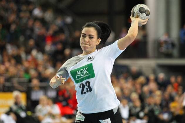 Germany Deutschland vs. Serbien Serbia, 05.12.2017 23rd IHF Women s Handball World Championship WM Weltmeisterschaft Germany 2017, Preliminary round, Group D, Germany vs. Serbia, Arena Leipzig. Handball Weltmeisterschaft der Frauen, Vorrunde, Gruppe D, Deutschland vs. Serbien. Im Bild: Svenja Huber ( 23, GER), best player of the match, Beste Spielerin.