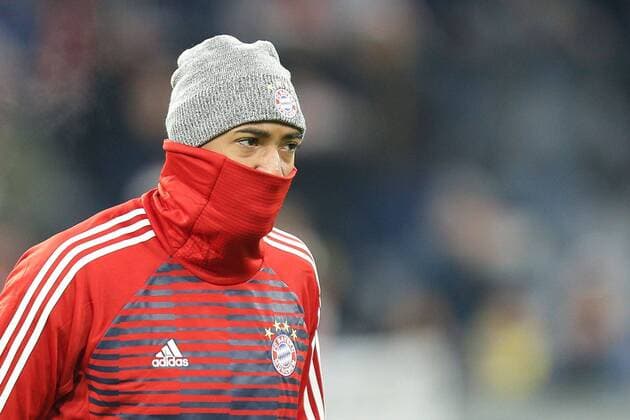 Jerome Boateng 17 (FC Bayern Muenchen) vermummt beim warmmachen, FC Bayern Muenchen vs. Paris Saint-Germain, Fussball, Vorrunde, Champions League, 05.12.2017 Muenchen Bayern Deutschland