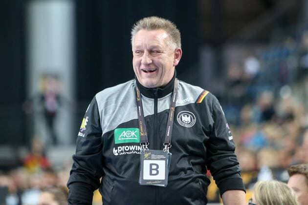 Deutschland - Serbien Handball Frauen WM Leipzig, 05.12.2017, Arena Leipzig, Weltmeisterschaft 2017, Handball Frauen Vorrunde Gruppe D. , Deutschland ( GER) vs Serbien ( SRB) 22:22 (9:11) , Im Bild: Bundestrainer Michael Biegler (Deutschland) ,