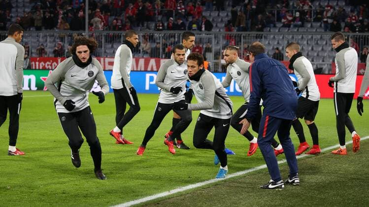 Fussball UEFA Champions League: FC Bayern Muenchen - Paris Saint-Germain am 05.12.2017 in der Allianz Arena, Gruppe B, Spieltag 6, Saison 2017 18, xmdx, PSG beim Warm up FC Bayern Muenchen - Paris Saint Germain