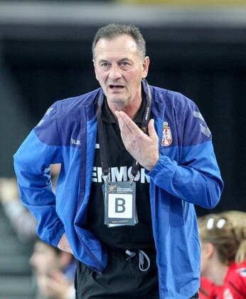 Deutschland - Serbien Handball Frauen WM Leipzig, 05.12.2017, Arena Leipzig, Weltmeisterschaft 2017, Handball Frauen Vorrunde Gruppe D. , Deutschland ( GER) vs Serbien ( SRB) 22:22 (9:11) , Im Bild: Trainer Ljubomir OBRADOVIC (Serbien) ,