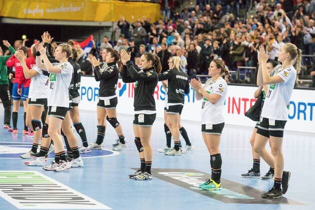 GER, IHF WM 2017, Deutschland (GER) vs. Serbien (SRB) 05.12.2017, Arena, Leipzig, GER, IHF WM 2017, Deutschland (GER) vs. Serbien (SRB), im Bild Traurige Gesichter nach dem 22:22 Unentschieden bei der Deutschen Nationalmannschaft