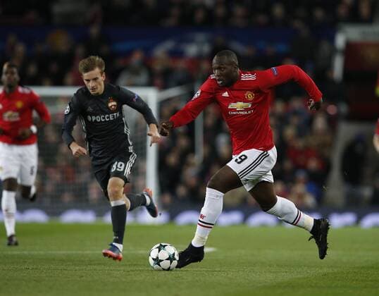 Romelu Lukaku of Manchester United ManU runs through on goal during the Champions League Group A match at the Old Trafford, Manchester. Picture date: December 5th 2017. Picture credit should read: Andrew Yates Sportimage EDITORIAL USE ONLY. No use with unauthorised audio, video, data, fixture lists, club league logos or live services. Online in-match use limited to 120 images, no video emulation. No use in betting, games or single club league player publications.