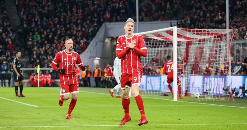 Fussball UEFA Champions League: FC Bayern Muenchen - Paris Saint-Germain am 05.12.2017 in der Allianz Arena, Gruppe B, Spieltag 6, Saison 2017 18, xmdx, 1-0 durch Robert LEWANDOWSKI (9, FC Bayern Muenchen), torjubel FC Bayern Muenchen - Paris Saint Germain