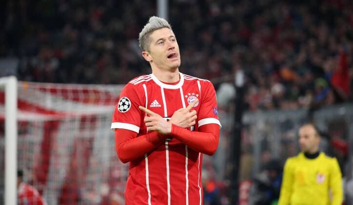 Bilder des Tages - SPORT Fussball UEFA Champions League: FC Bayern Muenchen - Paris Saint-Germain am 05.12.2017 in der Allianz Arena, Gruppe B, Spieltag 6, Saison 2017 18, xmdx, 1-0 durch Robert LEWANDOWSKI (9, FC Bayern Muenchen), torjubel FC Bayern Muenchen - Paris Saint Germain