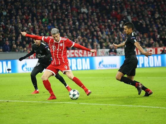 Layvin Kurzawa ( Paris Saint-Germain 20 ) Robert Lewandowski (FC Bayern Muenchen 9) erzielt das 1:0 rechts Marquinhos ( Paris Saint-Germain 5 ), FC Bayern Muenchen vs Paris Saint-Germain, Champions League, Fussball, 05.12.2017, Muenchen Copyright: xLanger Eibner-Pressefotox EP_HLR