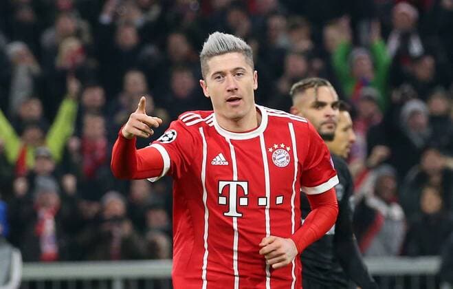 Fussball UEFA Champions League: FC Bayern Muenchen - Paris Saint-Germain am 05.12.2017 in der Allianz Arena, Gruppe B, Spieltag 6, Saison 2017 18, xmdx, 1-0 durch Robert LEWANDOWSKI (9, FC Bayern Muenchen), gegen Alphonse AREOLA (16, goalkeeper , Paris Saint Germain) torjubel FC Bayern Muenchen - Paris Saint Germain
