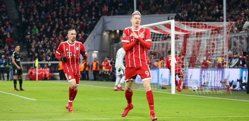 Fussball UEFA Champions League: FC Bayern Muenchen - Paris Saint-Germain am 05.12.2017 in der Allianz Arena, Gruppe B, Spieltag 6, Saison 2017 18, xmdx, 1-0 durch Robert LEWANDOWSKI (9, FC Bayern Muenchen), gegen Alphonse AREOLA (16, goalkeeper , Paris Saint Germain) torjubel FC Bayern Muenchen - Paris Saint Germain