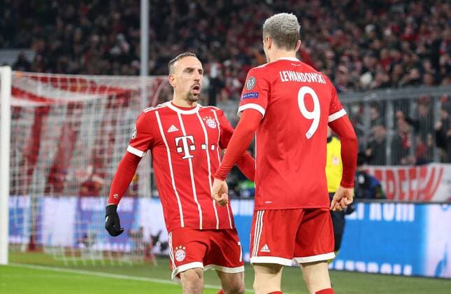 Fussball UEFA Champions League: FC Bayern Muenchen - Paris Saint-Germain am 05.12.2017 in der Allianz Arena, Gruppe B, Spieltag 6, Saison 2017 18, xmdx, 1-0 durch Robert LEWANDOWSKI (9, FC Bayern Muenchen), gegen Alphonse AREOLA (16, goalkeeper , Paris Saint Germain) torjubel FC Bayern Muenchen - Paris Saint Germain