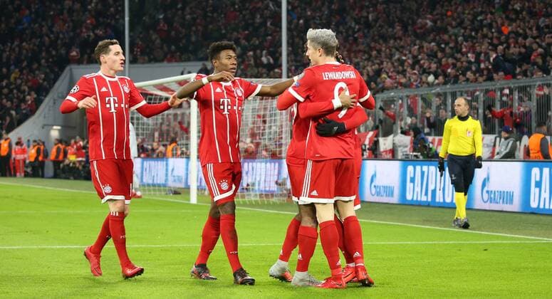 Fussball UEFA Champions League: FC Bayern Muenchen - Paris Saint-Germain am 05.12.2017 in der Allianz Arena, Gruppe B, Spieltag 6, Saison 2017 18, xmdx, 1-0 durch Robert LEWANDOWSKI (9, FC Bayern Muenchen), gegen Alphonse AREOLA (16, goalkeeper , Paris Saint Germain) torjubel FC Bayern Muenchen - Paris Saint Germain